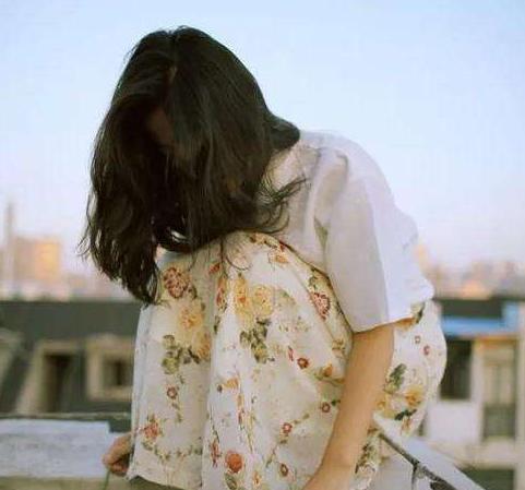 恋爱脑女生是什么样的(恋爱脑女生什么意思)