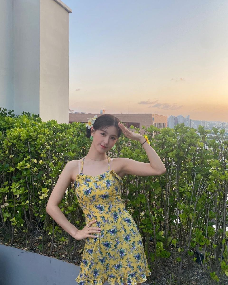 赵美延为什么叫曺薇娟？她整形前照片站<m(赵美延整过容吗)