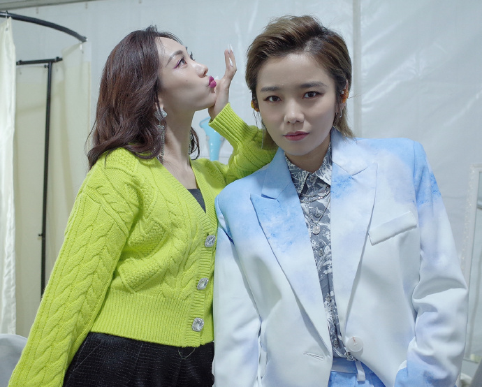 06届超女许飞现状图片(超女许飞老公资料)