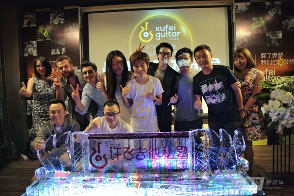 06届超女许飞现状图片(超女许飞老公资料)