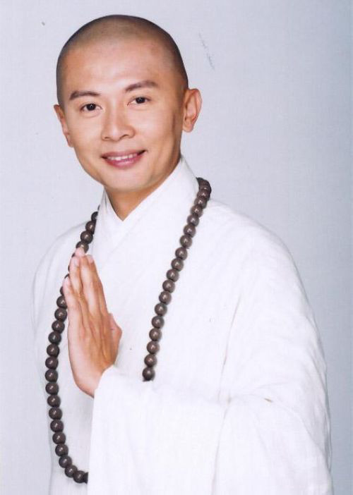 何宝生有老婆孩子吗？何宝生是不是同性恋？(何宝生的感情)