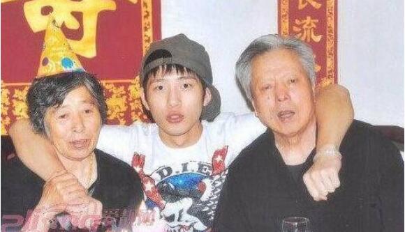 井柏然父母为什么抛弃他？他现在和父母相认