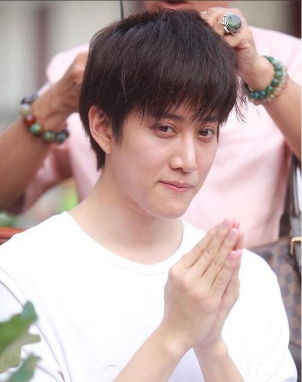 mike出家时候的照片他要出家多久?泰国 mike出家时候的照片他要出家多久?泰国