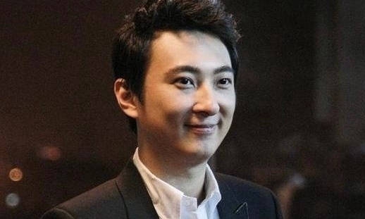 王思聪模仿情侣搂抱(模仿王思聪情话)