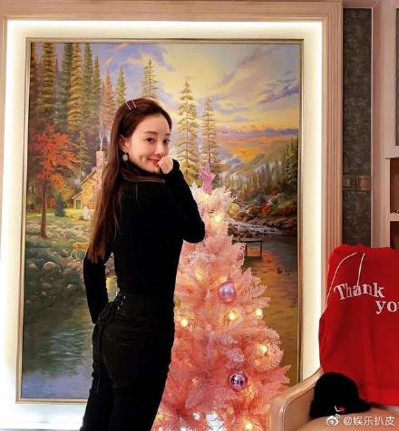 李小璐大秀后背性感腰臀曲线(李小璐细腰)