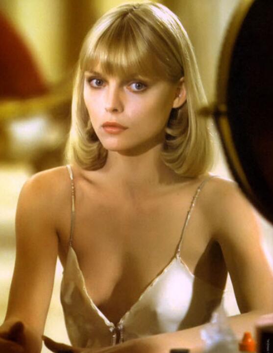 米歇尔菲佛性感猫女全身照图