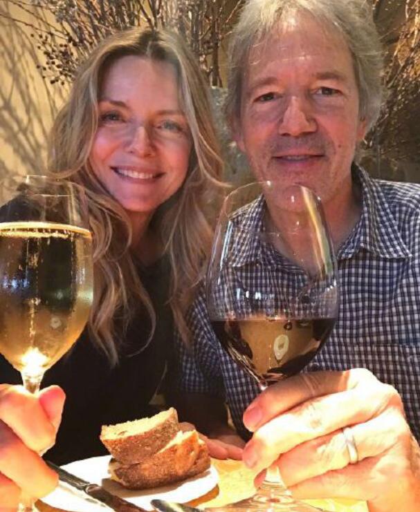 米歇尔菲佛性感猫女全身照图