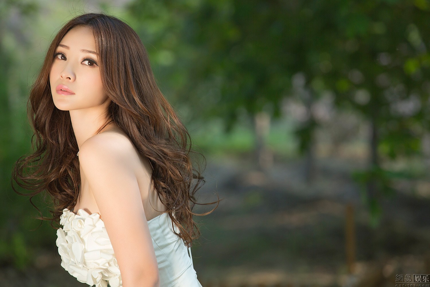 柳岩着比基尼度假微博爆照(柳岩最新微博)