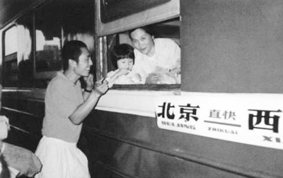 张艺谋前妻肖华现状照片(肖华与张艺谋的婚姻) 张艺谋前妻肖华现状照片(肖华与张艺谋的婚姻)