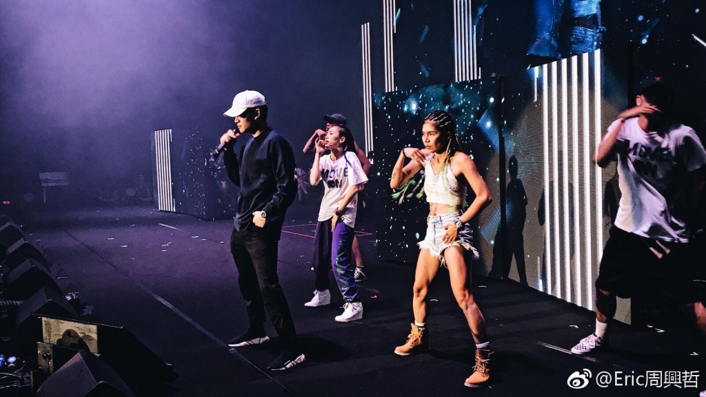 周兴哲头上的疤怎么回事