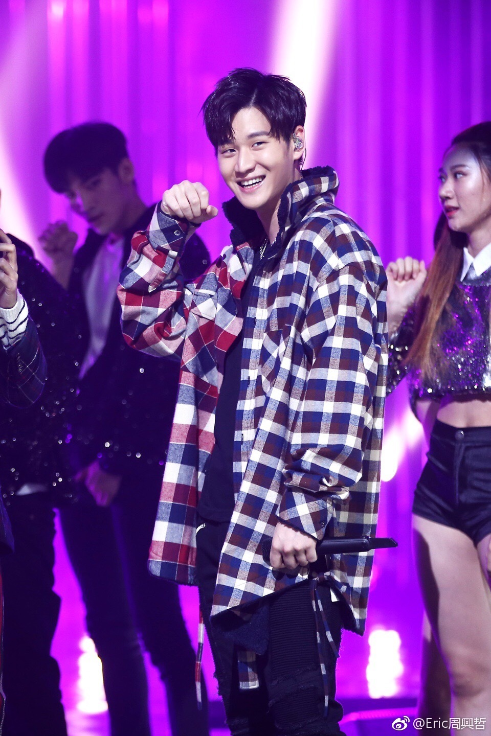 周兴哲头上的疤怎么回事