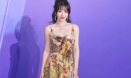 柳岩摔倒秀美背结果太尴尬