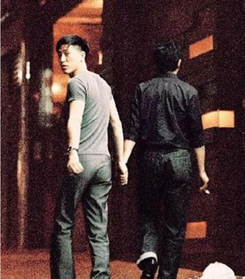 张国荣和唐先生是怎么在一起的(张国荣和唐先生的关系)