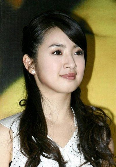 胡冰卿和林依晨长的好像对比图(胡一天胡冰卿长得这么像)