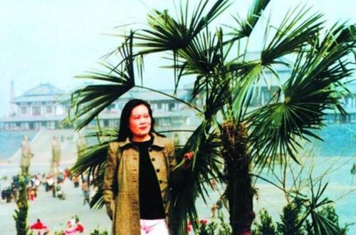 张艺谋前妻肖华现状照片(肖华与张艺谋的婚姻)