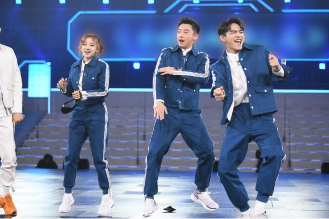 Lucas黄旭熙家境是富二代吗?黄旭熙有