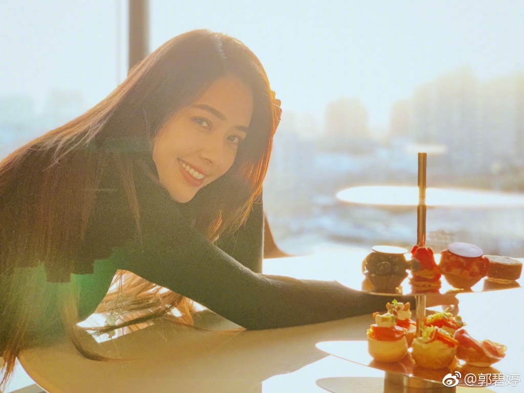 郭碧婷鼻子整过吗怎么塌陷有点歪