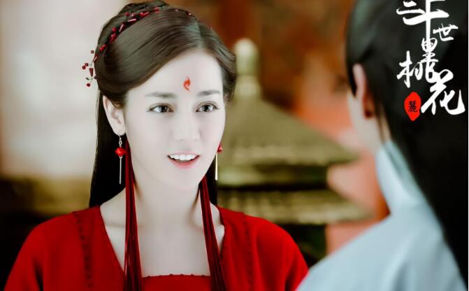 迪丽热巴眼睛整容过吗(迪丽热巴眼睛是不是做的)