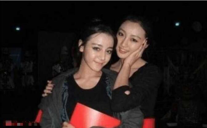 迪丽热巴眼睛整容过吗(迪丽热巴眼睛是不是做的)