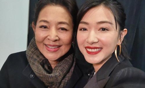 倪萍为万茜打call微博发长文引热议(万茜新浪微博采访)