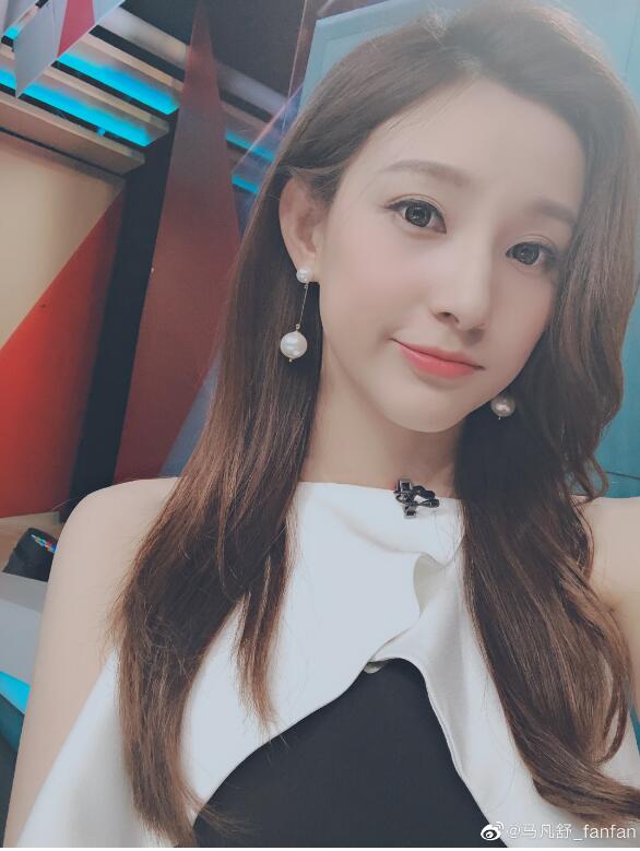 马凡舒走t台泳裤掉落视频截图