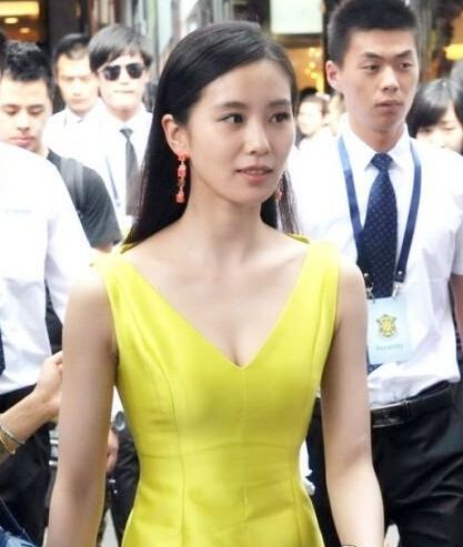 刘诗诗且丧外号是什么意思？刘诗诗的胸有多(刘诗文的外号)