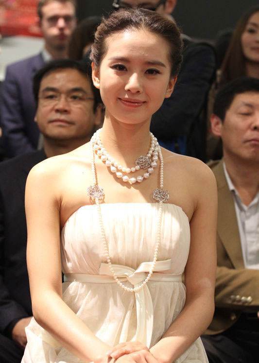 刘诗诗且丧外号是什么意思？刘诗诗的胸有多(刘诗文的外号)