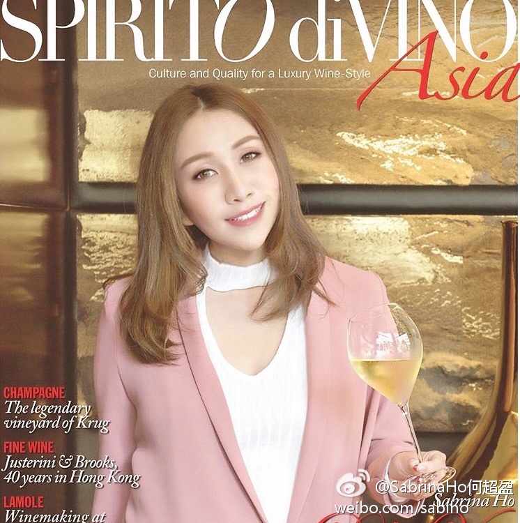 何超盈脖子很短还向前倾怪怪的 何超盈脖子很短还向前倾怪怪的