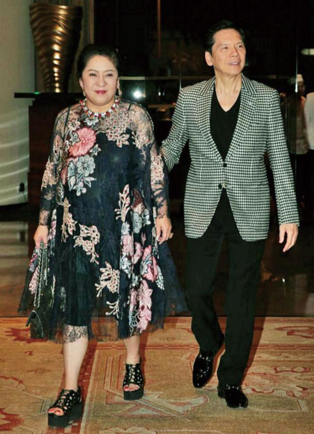 陈岚是向华强抢来的吗？陈岚家庭背景资料介(向华强和陈岚有几个孩子)