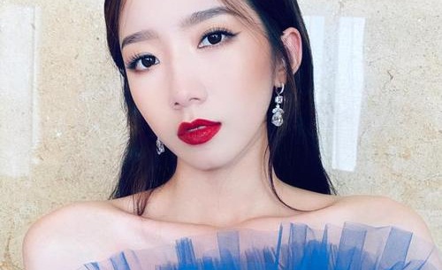 孟美岐甩飞假发片怎么回事(杨超越假发片)