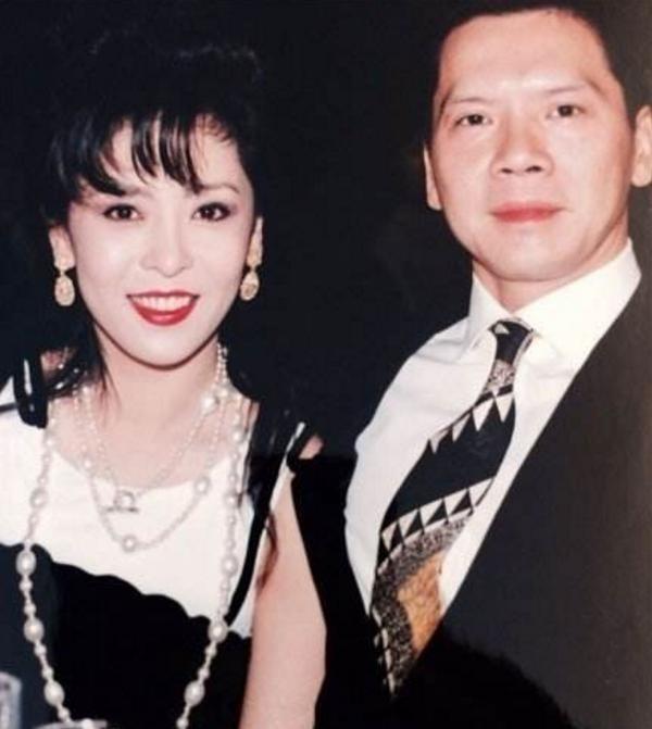 陈岚是向华强抢来的吗？陈岚家庭背景资料介(向华强和陈岚有几个孩子)