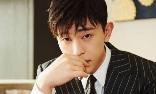 杨昊铭没上大学吗？他毕业于哪个高中