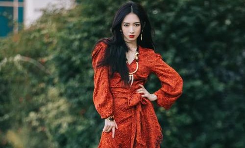 孟美岐甩飞假发片怎么回事(杨超越假发片)