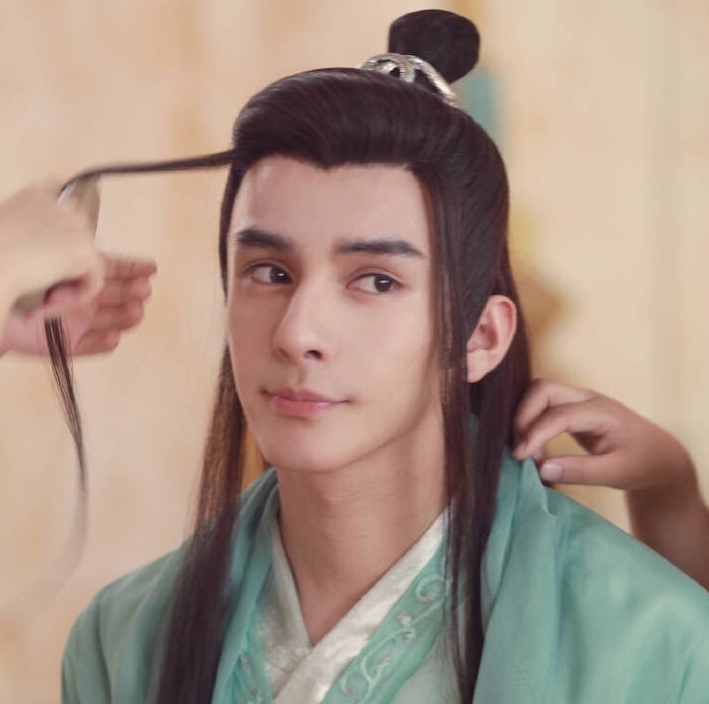 香蜜扑哧君真实身份(香蜜里面的扑哧君是谁演的)