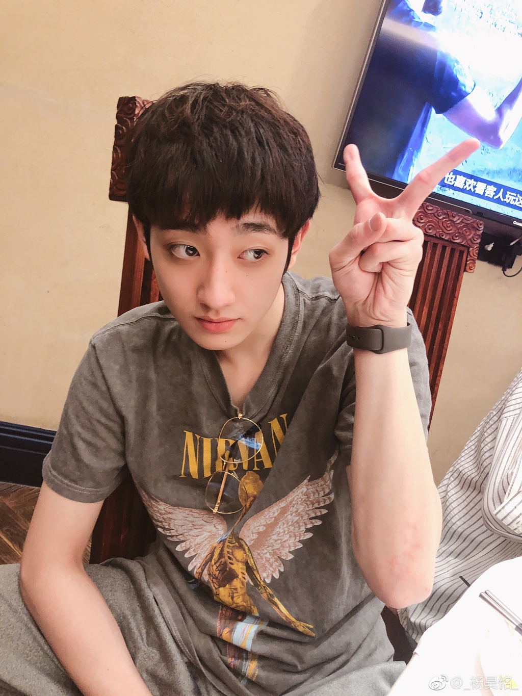 杨昊铭没上大学吗？他毕业于哪个高中