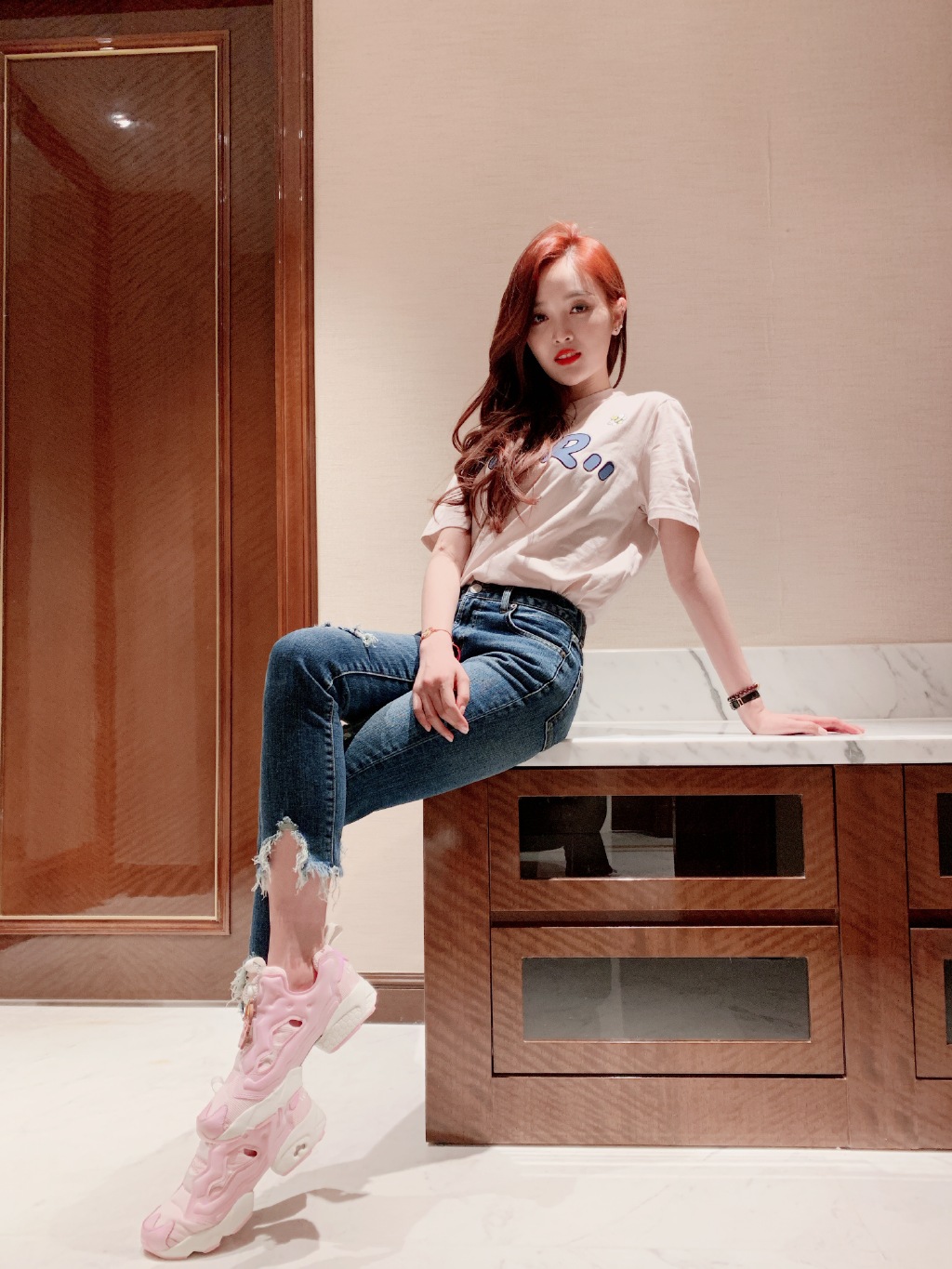 吴宣仪家境是假是假富二代？吴宣仪直的还是