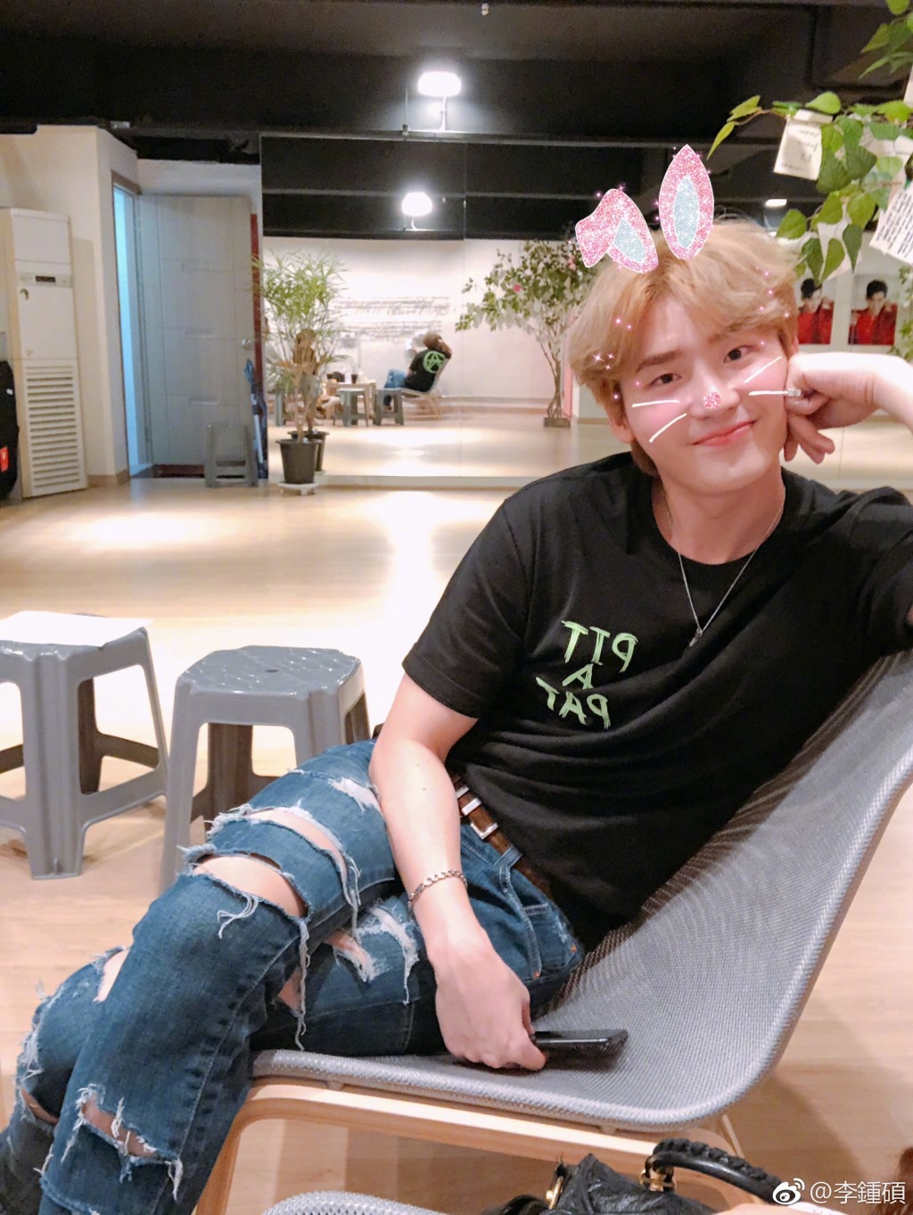 李钟硕下嘴唇竖纹是疤痕吗?李钟硕人品怎么 李钟硕下嘴唇竖纹是疤痕吗?李钟硕人品怎么