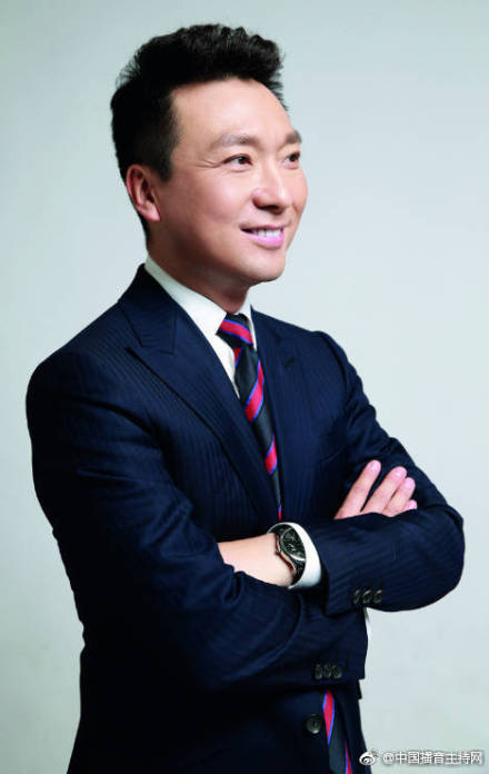 康辉妻子刘雅洁年轻时的照片(康辉和他的妻子的近照)