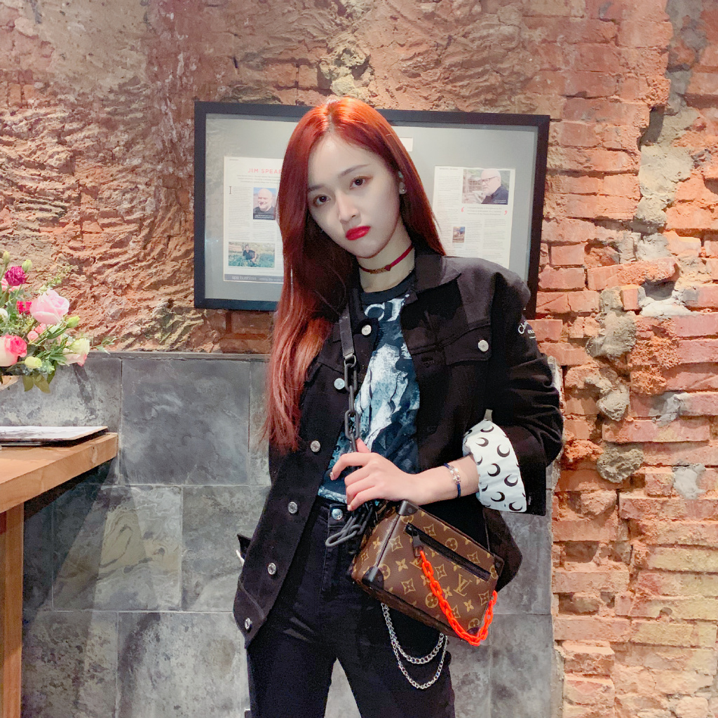 吴宣仪家境是假是假富二代？吴宣仪直的还是