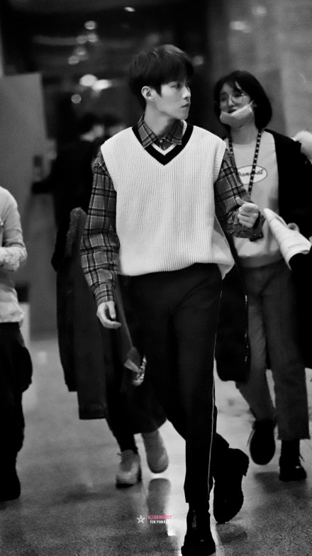 岳岳真名叫岳明辉家里很有钱?岳明辉家里是 岳岳真名叫岳明辉家里很有钱?岳明辉家里是