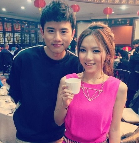 邓紫棋张杰是什么关系?邓紫棋和张杰接吻照(张杰和邓紫棋怎么回事)