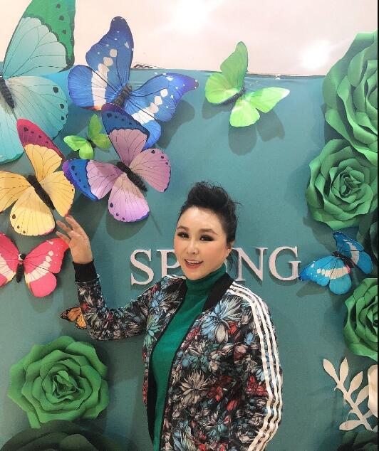 乌兰图雅的眼睛好丑怎么回事(乌兰图雅是近视眼吗?) 乌兰图雅的眼睛好丑怎么回事(乌兰图雅是近视眼吗?)