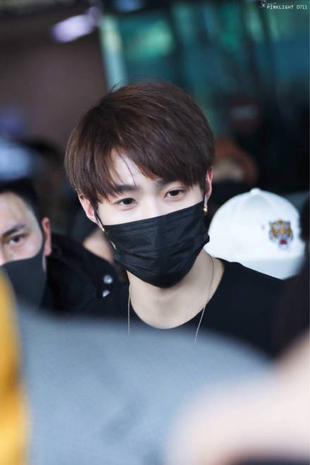 岳明辉雪儿事件是怎么回事?岳明辉劈腿是真 岳明辉雪儿事件是怎么回事?岳明辉劈腿是真