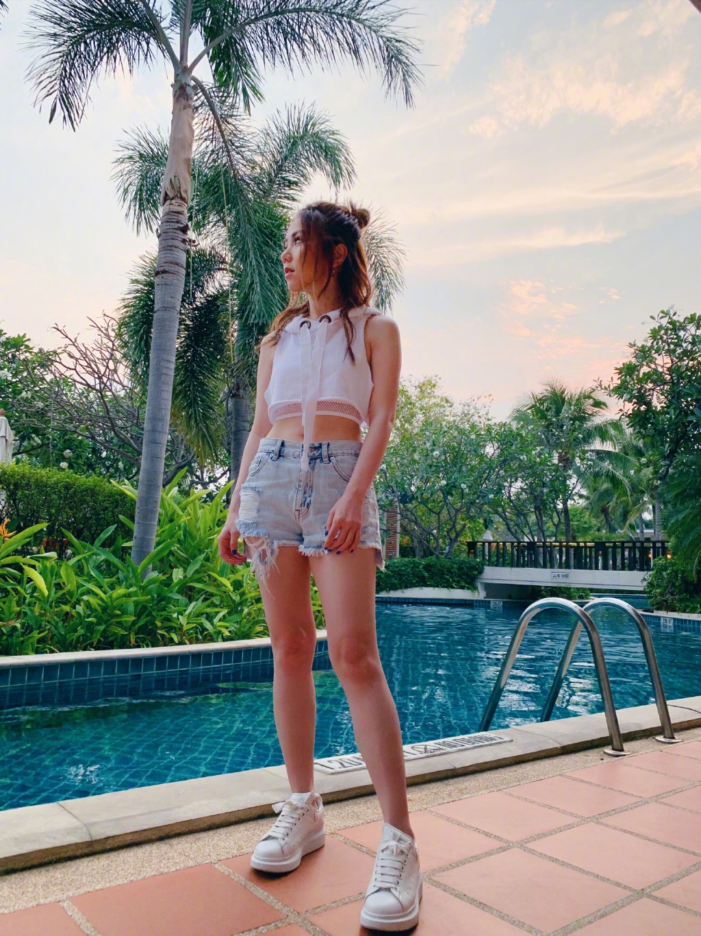 邓紫棋改名后叫啥？邓紫棋是因嗓音被解约的