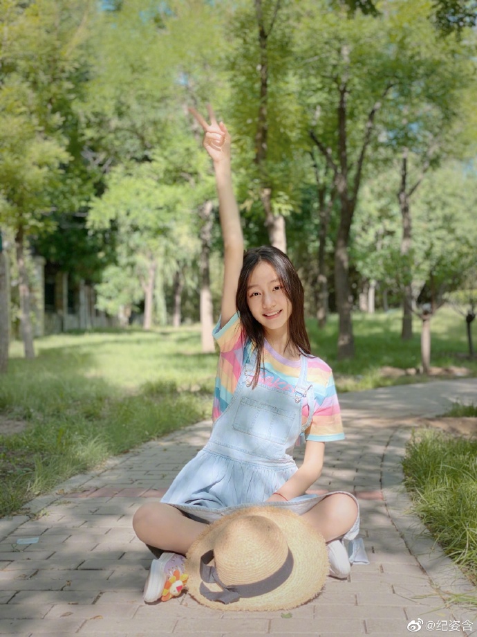 纪姿含现在长大了的照片(纪姿含图片的漂亮照片) 纪姿含现在长大了的照片(纪姿含图片的漂亮照片)