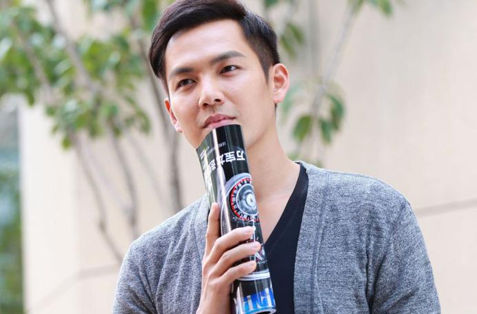 为什么都说钟汉良人品差？钟汉良和妻子谢易