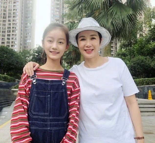 纪姿含现在长大了的照片(纪姿含图片的漂亮照片) 纪姿含现在长大了的照片(纪姿含图片的漂亮照片)