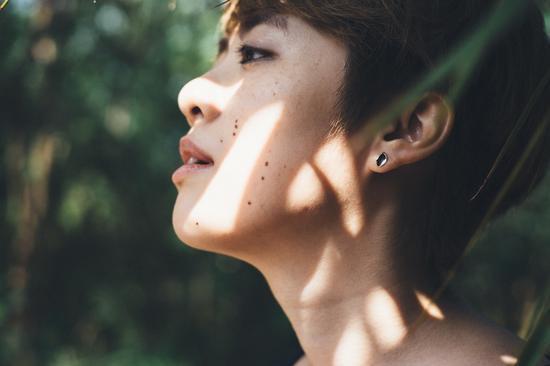 岑宁儿脸上长的是什么都是痣吗 岑宁儿是卢