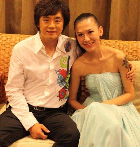 黄格选和白雪是什么关系？黄格选的全家福照