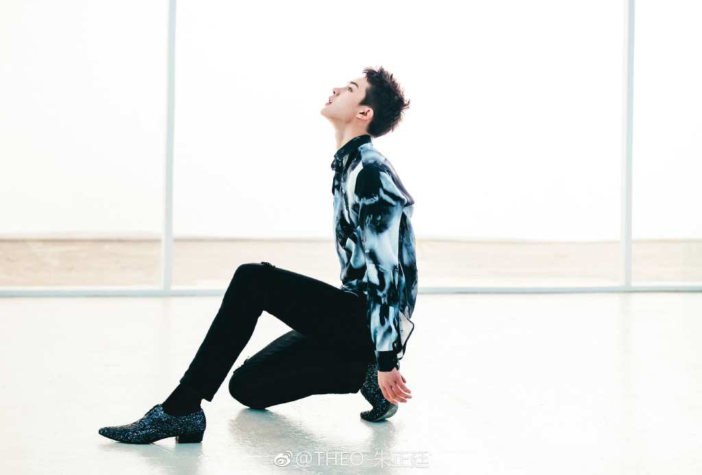 朱正廷腰伤有多严重？曾经疼到哭站不起来被